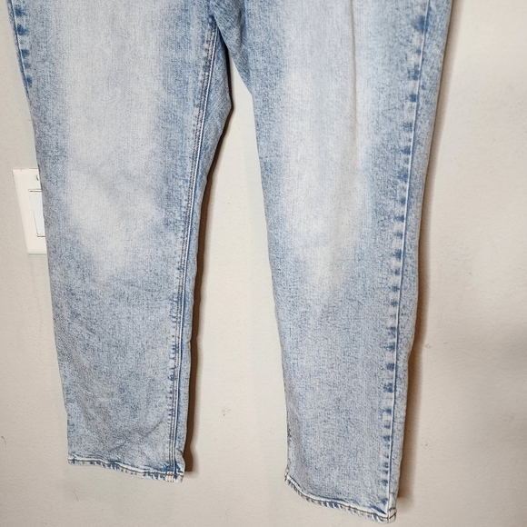Old Navy lightwash plus Size 18 jeans. Comfort waist. - Picture 10 of 14
